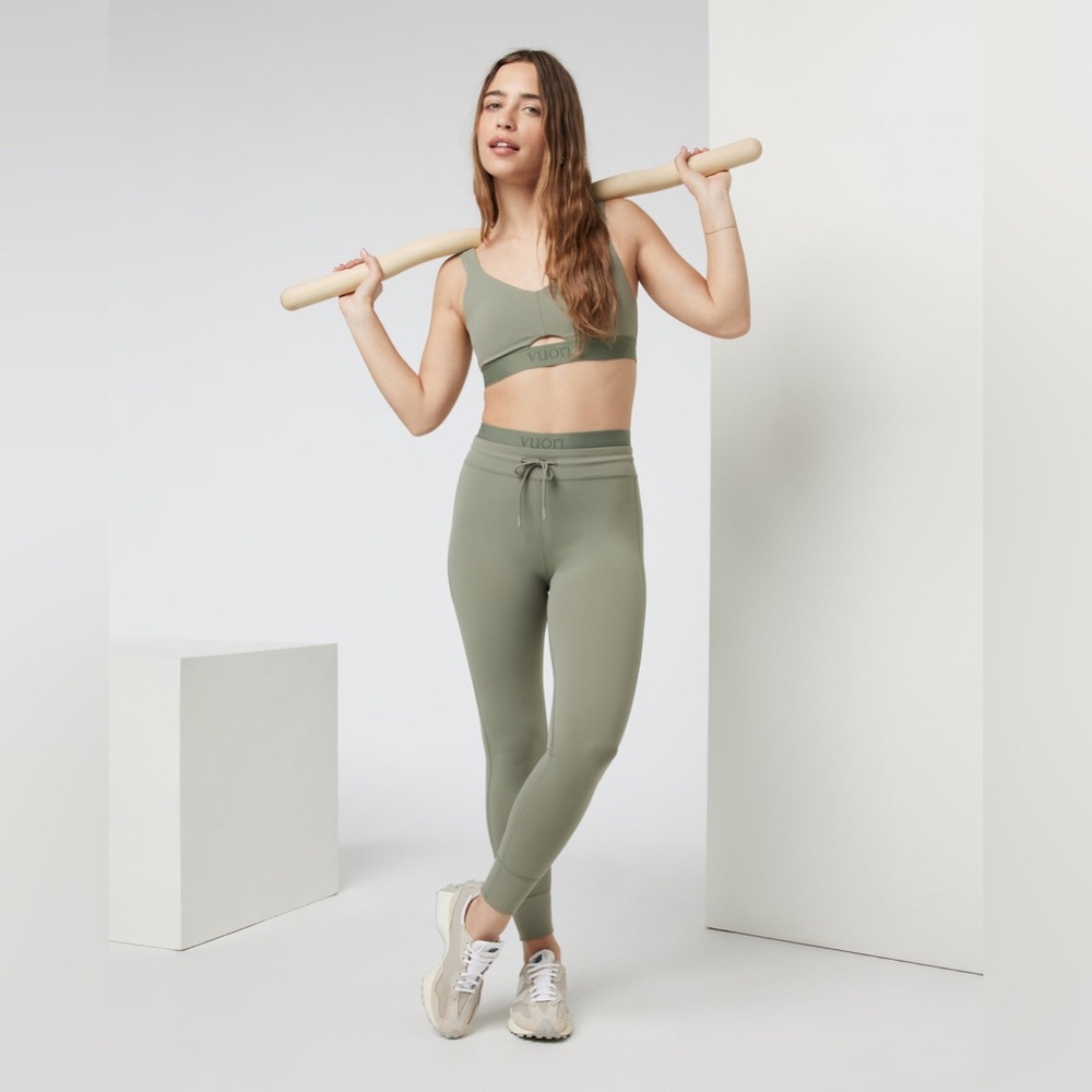 Vuori•Elevate Daily Legging•SOLD OUT•Form High Rise Pant•Pistachio•LIKE NEW• Med - Picture 4 of 15